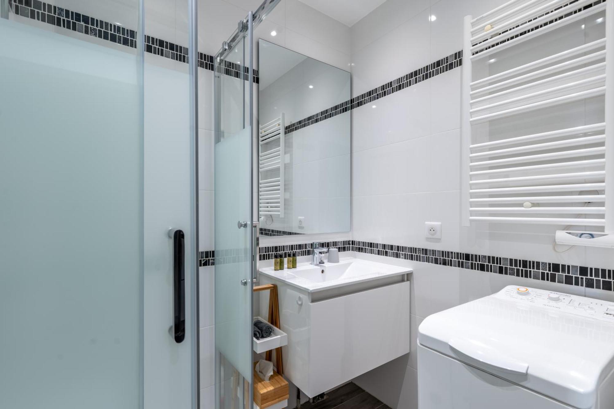 Fabuleux Appartement 2 Personnes Au Coeur De Menton, Climatise Et Proche Gares Routiere Et Sncf Exterior photo