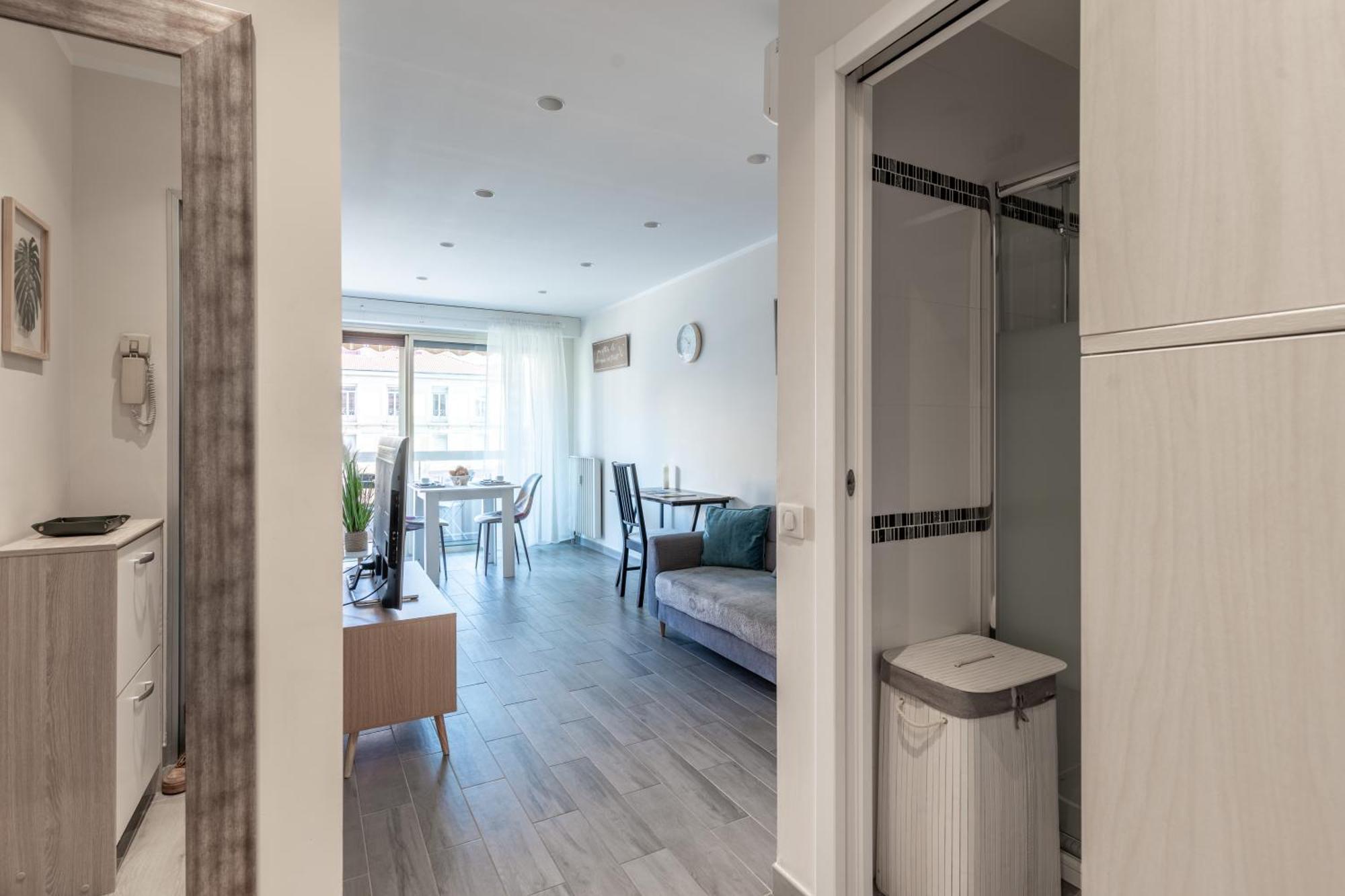 Fabuleux Appartement 2 Personnes Au Coeur De Menton, Climatise Et Proche Gares Routiere Et Sncf Exterior photo