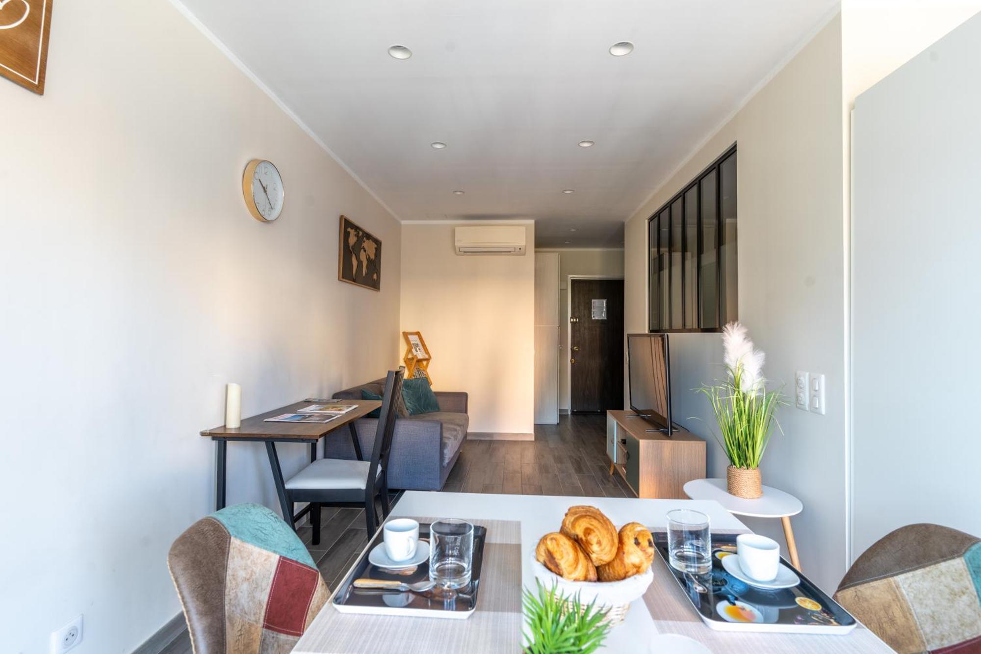 Fabuleux Appartement 2 Personnes Au Coeur De Menton, Climatise Et Proche Gares Routiere Et Sncf Exterior photo